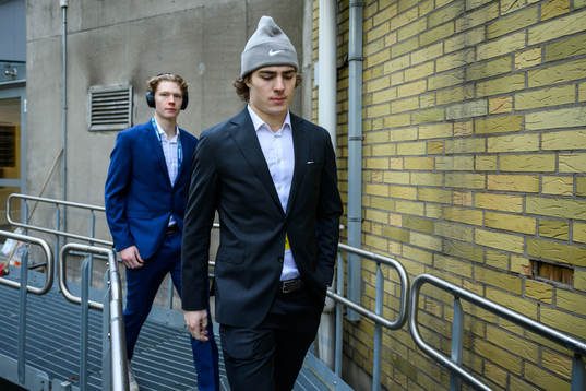 goaltender Melker Thelin and Liam Öhgren of Sweden