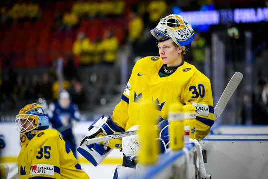 Goaltender Melker Thelin of Sweden