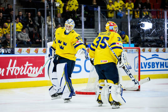 Goaltender Melker Thelin and goaltender Hugo Hävelid of