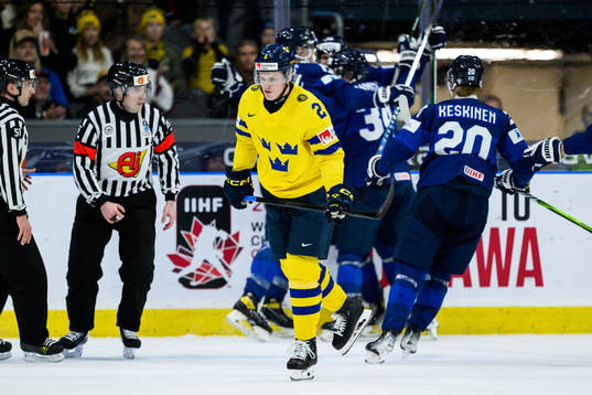 Elias Pettersson Sweden looks dejected