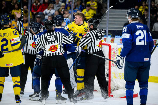 Anton Wahlberg of Sweden and Emil Pieniniemi of Finland