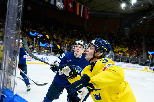 Elias Salomonsson of Sweden and Lenni Hameenaho of Finland