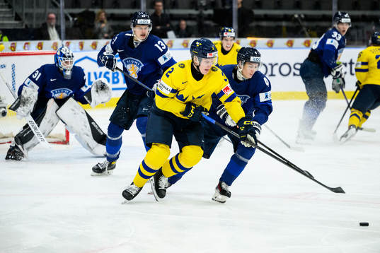 Elias Pettersson of Sweden and Arttu Karki of Finland