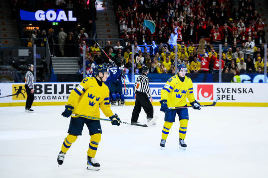 Noah Östlund and Fabian Wagner of Sweden looks dejected