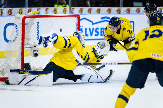 Goaltender Melker Thelin of Sweden when Finland score 4-4