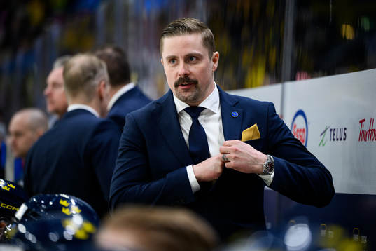 Assistant coach Pierre Johnsson of Sweden