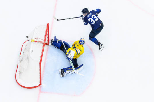 Bläddra bland fler bilder av 2024 IIHF World Junior Championship, Day 6, Sweden - Finland