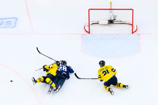 Noah Östlund and Zeb Forsfjäll of Sweden against Jere