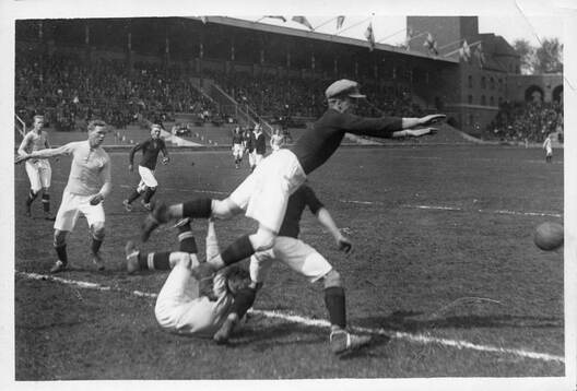 Fotboll, Stadsmatchen. Stockholm - Göteborg. 1924. Editors