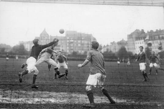 Fotboll, Från landsmatchen Sverige-Norge situation