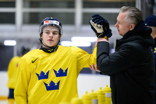Axel Sandin-Pellikka and Physiotherapist Krister Olsson of