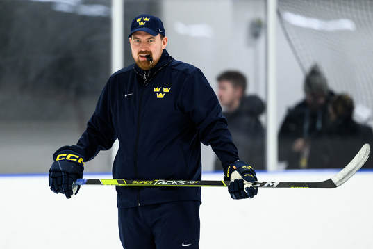 Assistant coach Gereon Dahlgren of Sweden at a practice