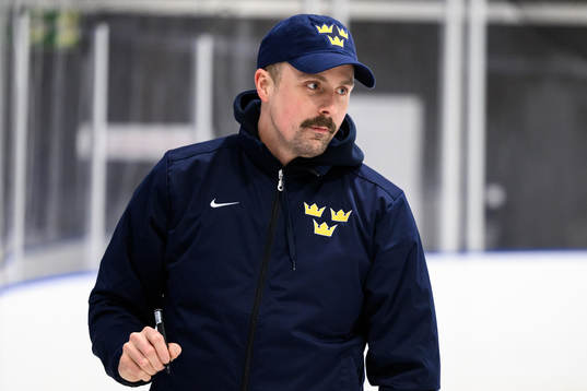 Assistant coach Pierre Johnsson of Sweden at a practice
