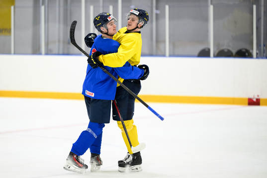 Tom Willander and Elias Pettersson of Sweden at a practice