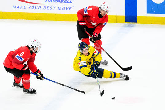Jamiro Reber and Rodwin Dionicio of Switzerland against