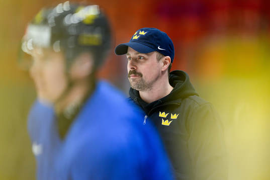 Assistant coach Pierre Johnsson of Sweden at a practice