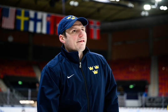 Assistant coach Alexander Steen of Sweden at a practice