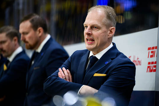 Head coach Magnus Hävelid of Sweden
