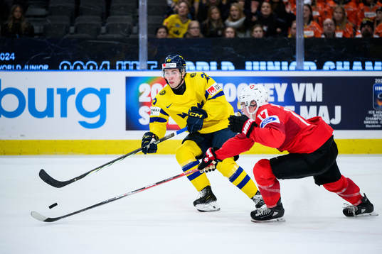 Jonathan Lekkerimäki of Sweden and Miles Muller of