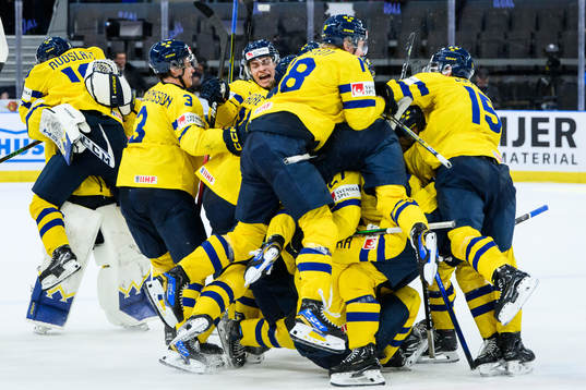 Players of Sweden celebrates