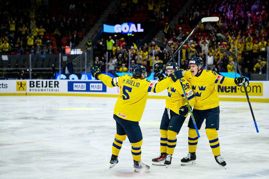 Otto Stenberg of Sweden celebrate with teammates