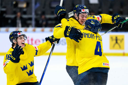 Bläddra bland fler bilder av 2024 IIHF World Junior Championship, quarterfinal, Sweden - Switzerland