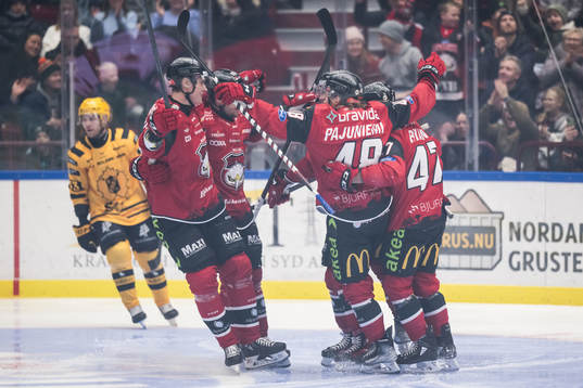 Malmö Redhawks Fredrik Händemark, Lauri Pajuniemi och