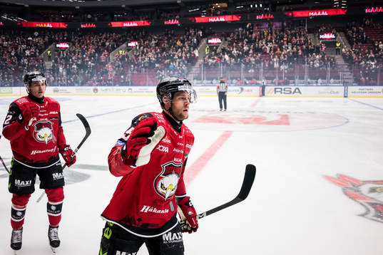Malmö Redhawks Carl Persson jublar