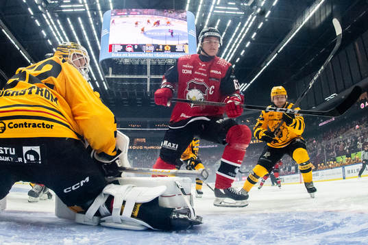 Malmö Redhawks Fredrik Händemark gör 1-0 bakom