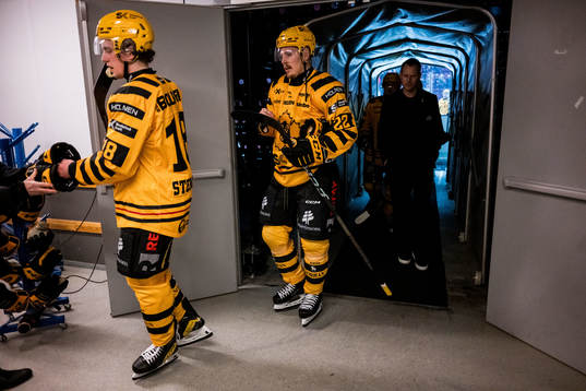 Skellefteås Elias Stenman och Oscar Lindberg deppar