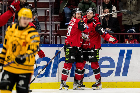 Malmö Redhawks Lauri Pajuniemi och Janne Kuokkanen jublar