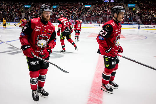 Malmö Redhawks Joakim Ryan och Christoffer Forsberg deppar