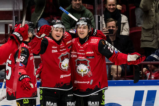 Malmö Redhawks Lauri Pajuniemi och Janne Kuokkanen jublar
