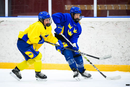 Emma Rehn and Ebba Hedqvist of Sweden at a practice session