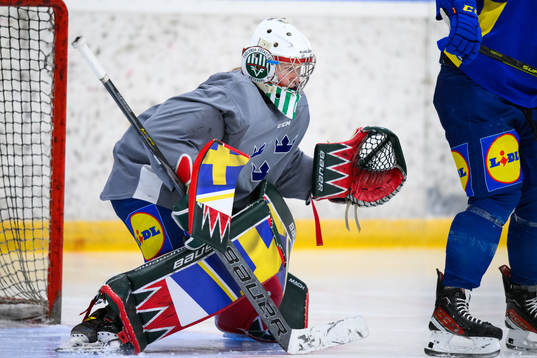 Goalkeeper Maja Helge of Sweden at a practice session