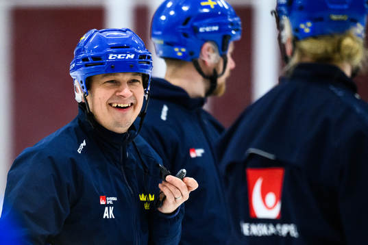 Head coach Andreas Karlsson of Sweden at a practice session