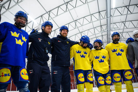 Players of Sweden at a practice session