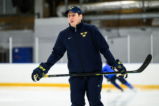 Assistant coach Alexander Steen of Sweden at a practice