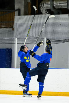 Liam Öhgren and Rasmus Rudslätt of Sweden at a practice