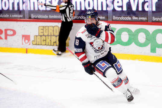 Linköpings Remi Elie jublar
