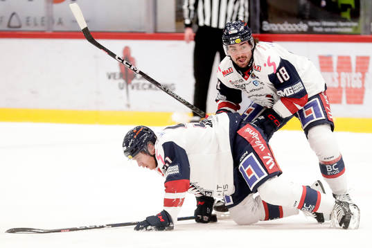 Linköpings Arvid Aronsson har ont
