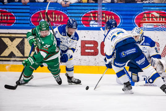 Rögles Anton Bengtsson och Leksands Patrik Zackrisson och