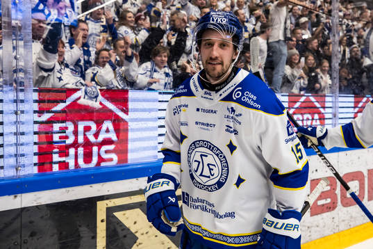 Leksands Max Veronneau jublar
