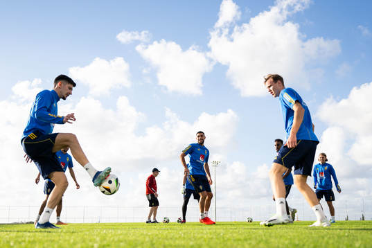 Bläddra bland fler bilder av Football, Winter Camp, Day 1, Sweden, Training