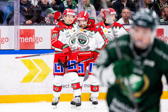 Frölundas Nicklas Lasu och Adam Brodecki jublar