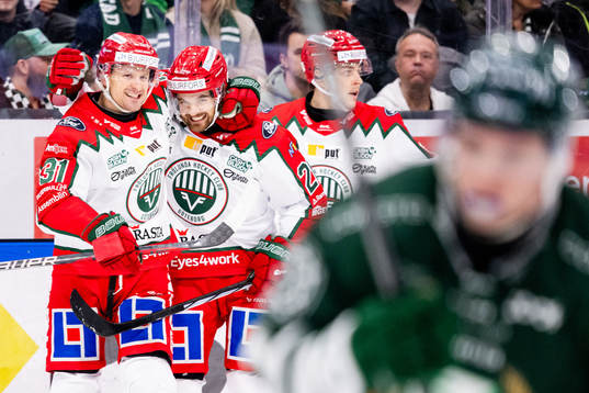 Frölundas Nicklas Lasu och Adam Brodecki jublar