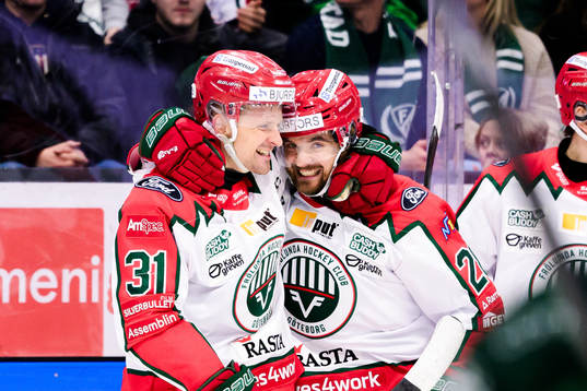Frölundas Nicklas Lasu och Adam Brodecki jublar
