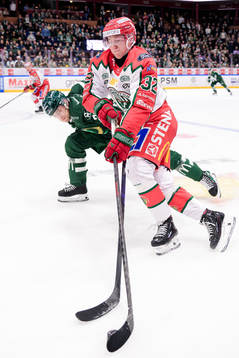 Färjestads Joel Nyström och Frölundas Noah Hasa