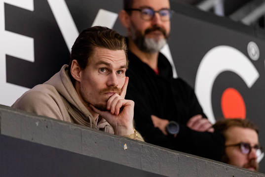 Örebros Emil Larsson på läktarplats