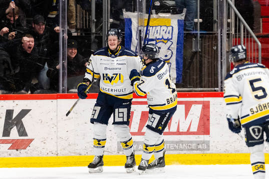 HV71s Tommi Tikka jublar